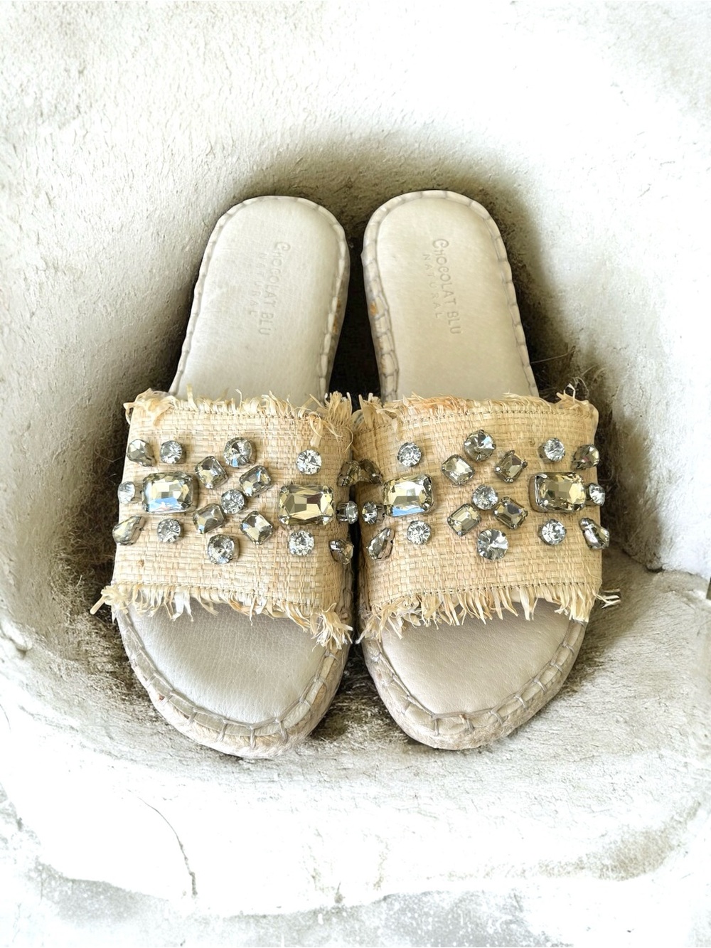 🆕 Chocolat Blue Ellis Crystal Sandal Natural Raffia Slides